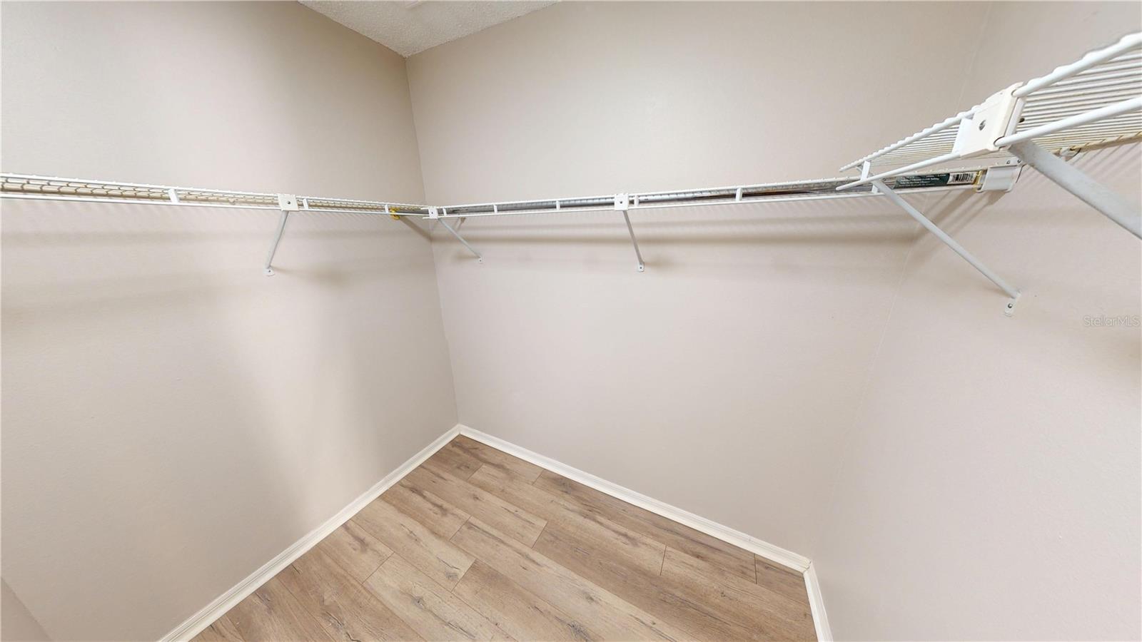 Listing photo id 19 for 8004 Madeira Court