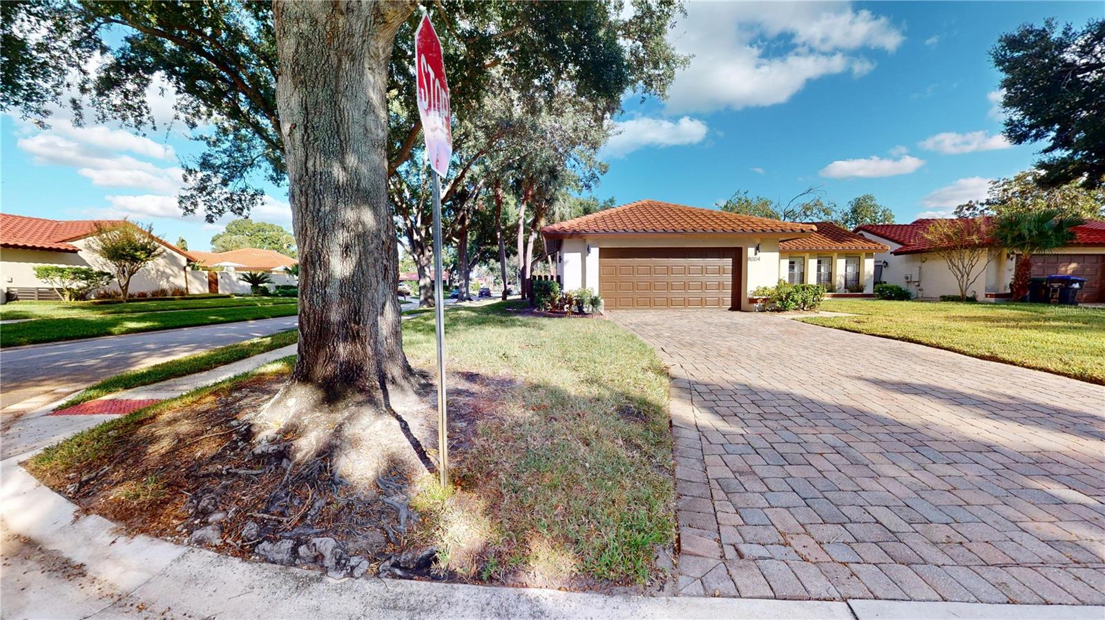 Listing photo id 25 for 8004 Madeira Court