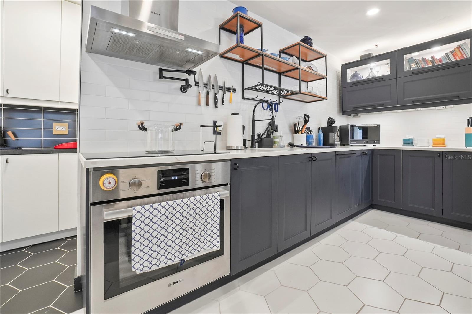 Image 10 of 49 For 701 Madison Avenue 116