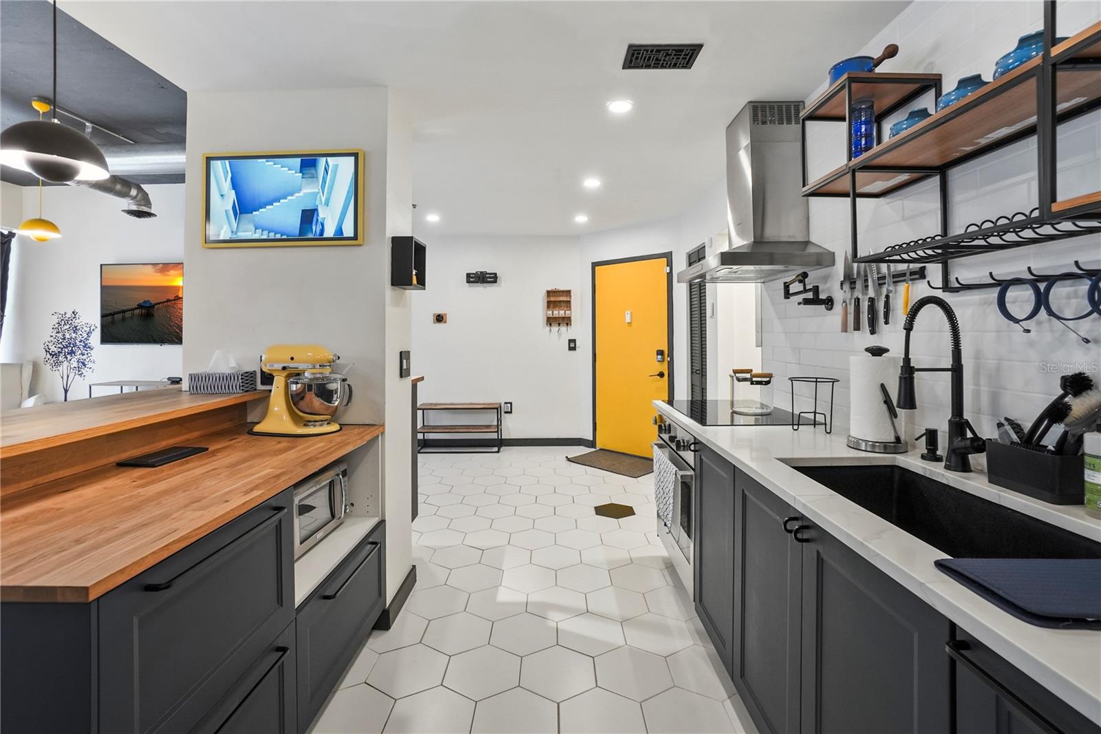 Image 11 of 49 For 701 Madison Avenue 116