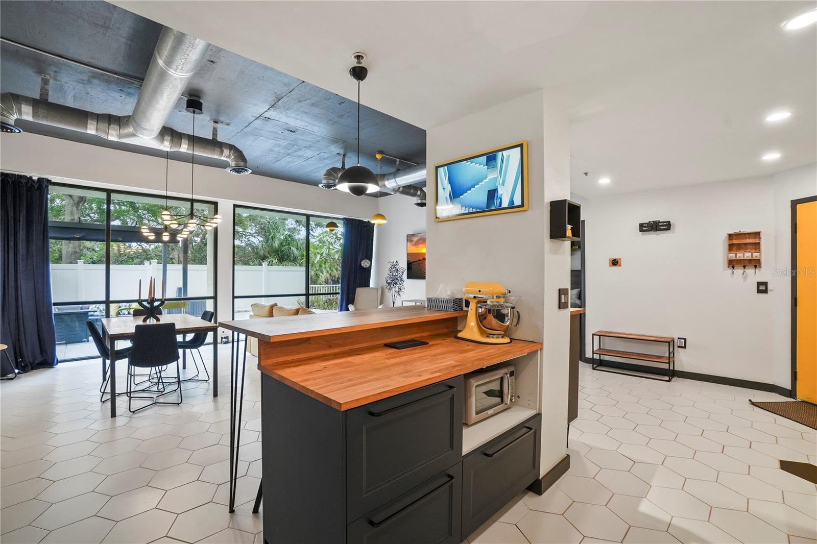 Image 12 of 49 For 701 Madison Avenue 116