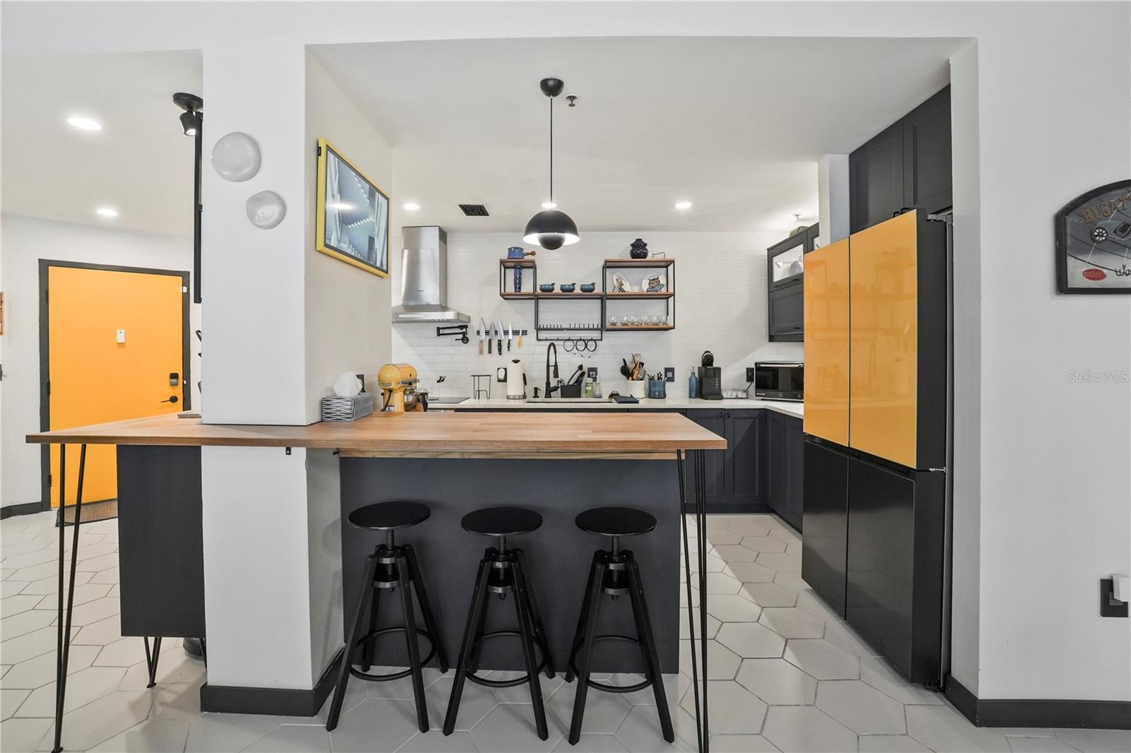 Image 14 of 49 For 701 Madison Avenue 116