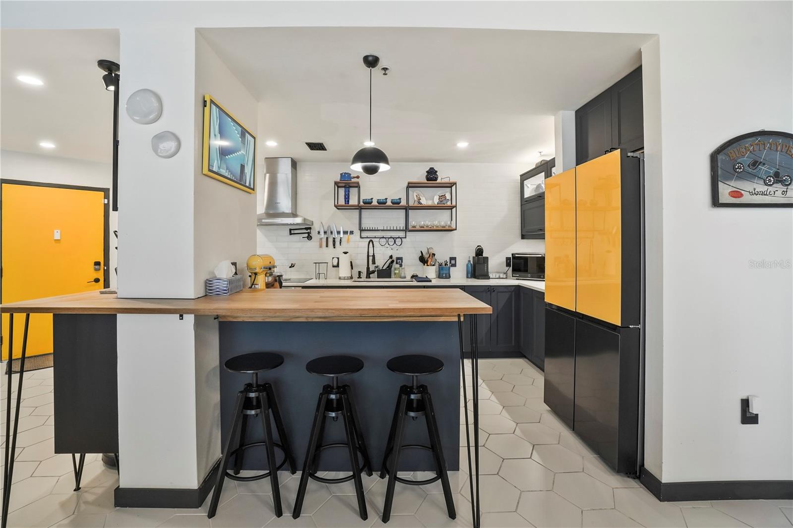 Image 15 of 49 For 701 Madison Avenue 116