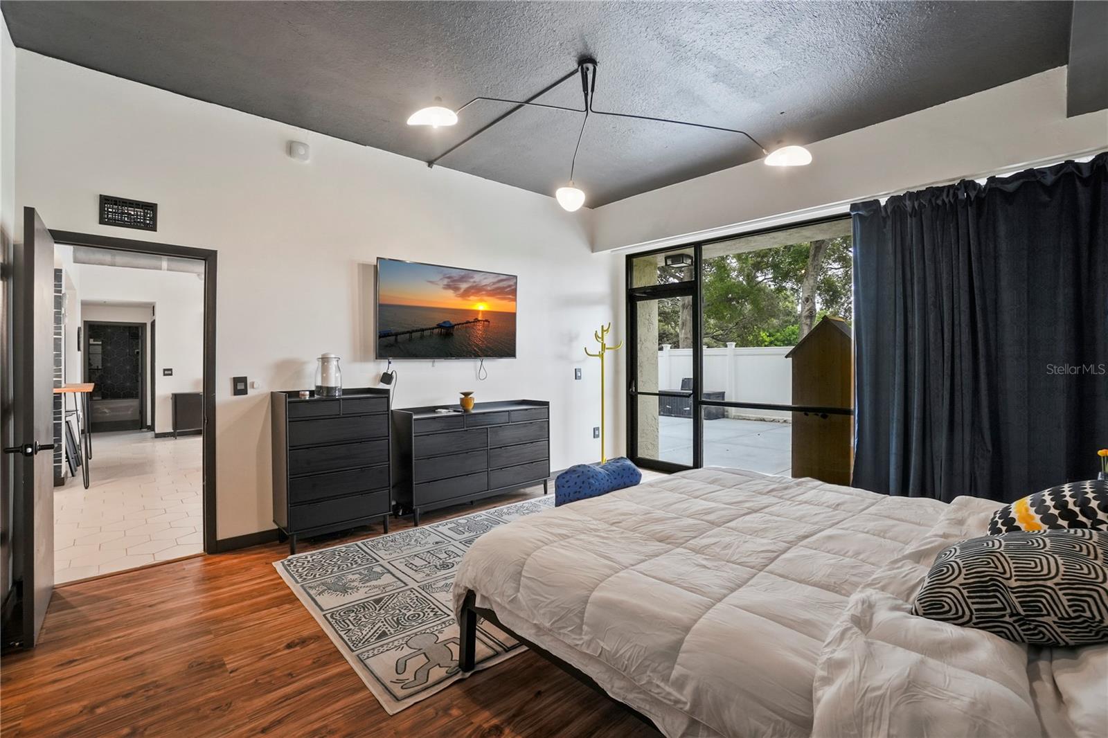 Image 17 of 49 For 701 Madison Avenue 116