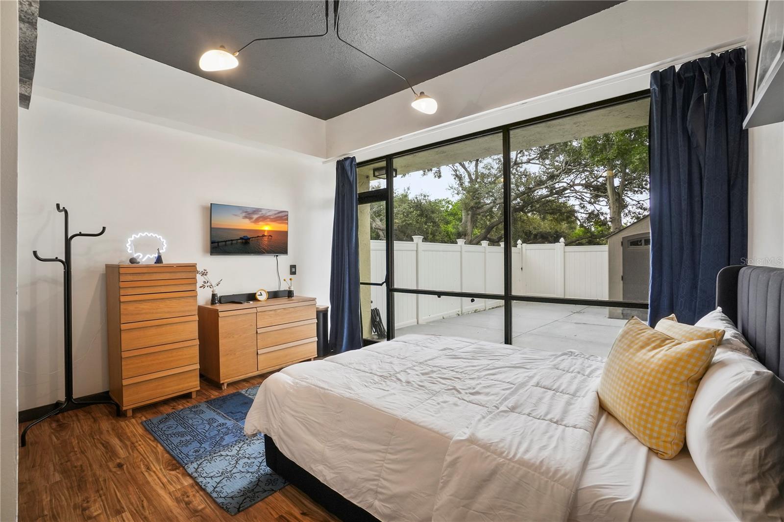 Image 25 of 49 For 701 Madison Avenue 116