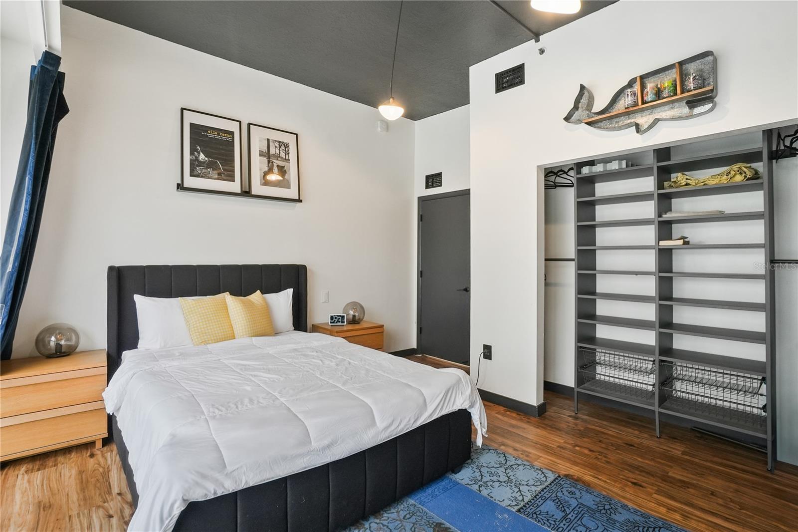 Image 26 of 49 For 701 Madison Avenue 116