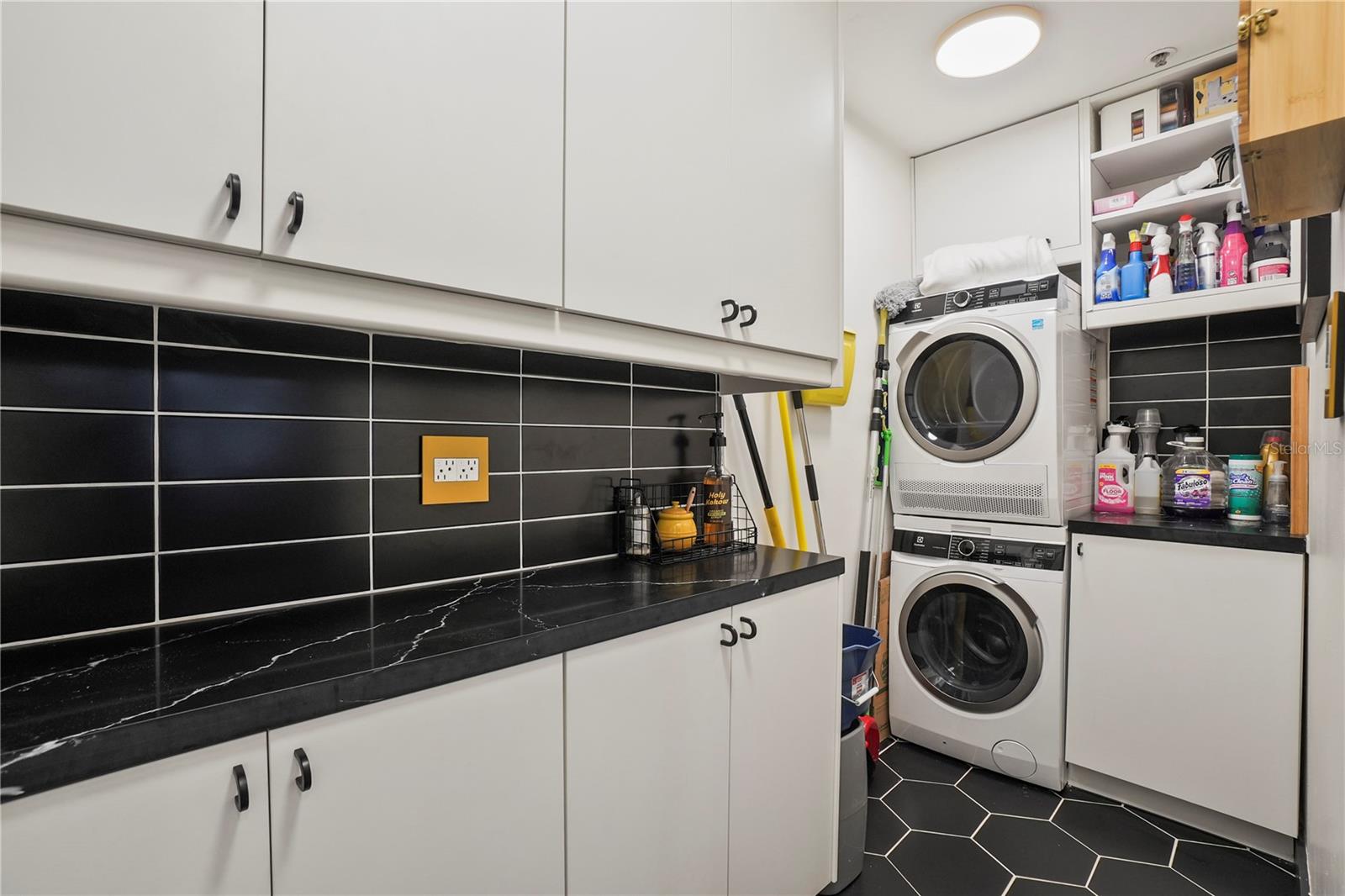 Image 29 of 49 For 701 Madison Avenue 116