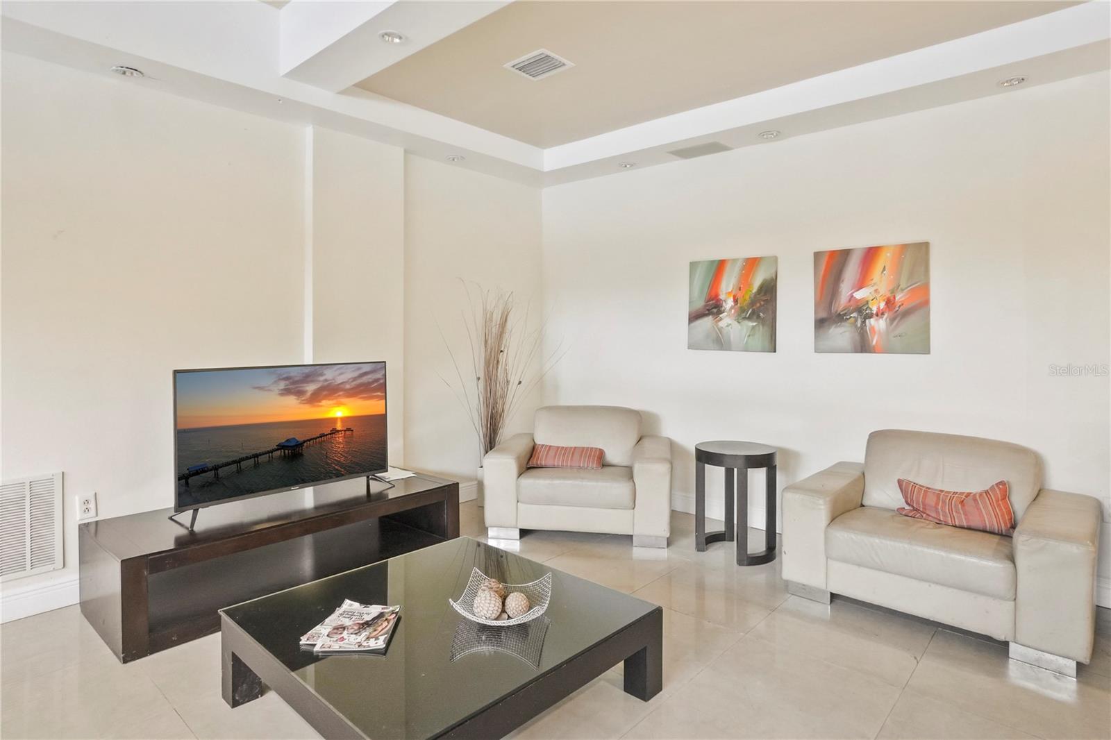 Image 43 of 49 For 701 Madison Avenue 116