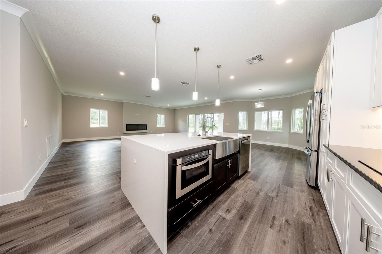 Image 21 of 47 For 310 Mitnik Drive