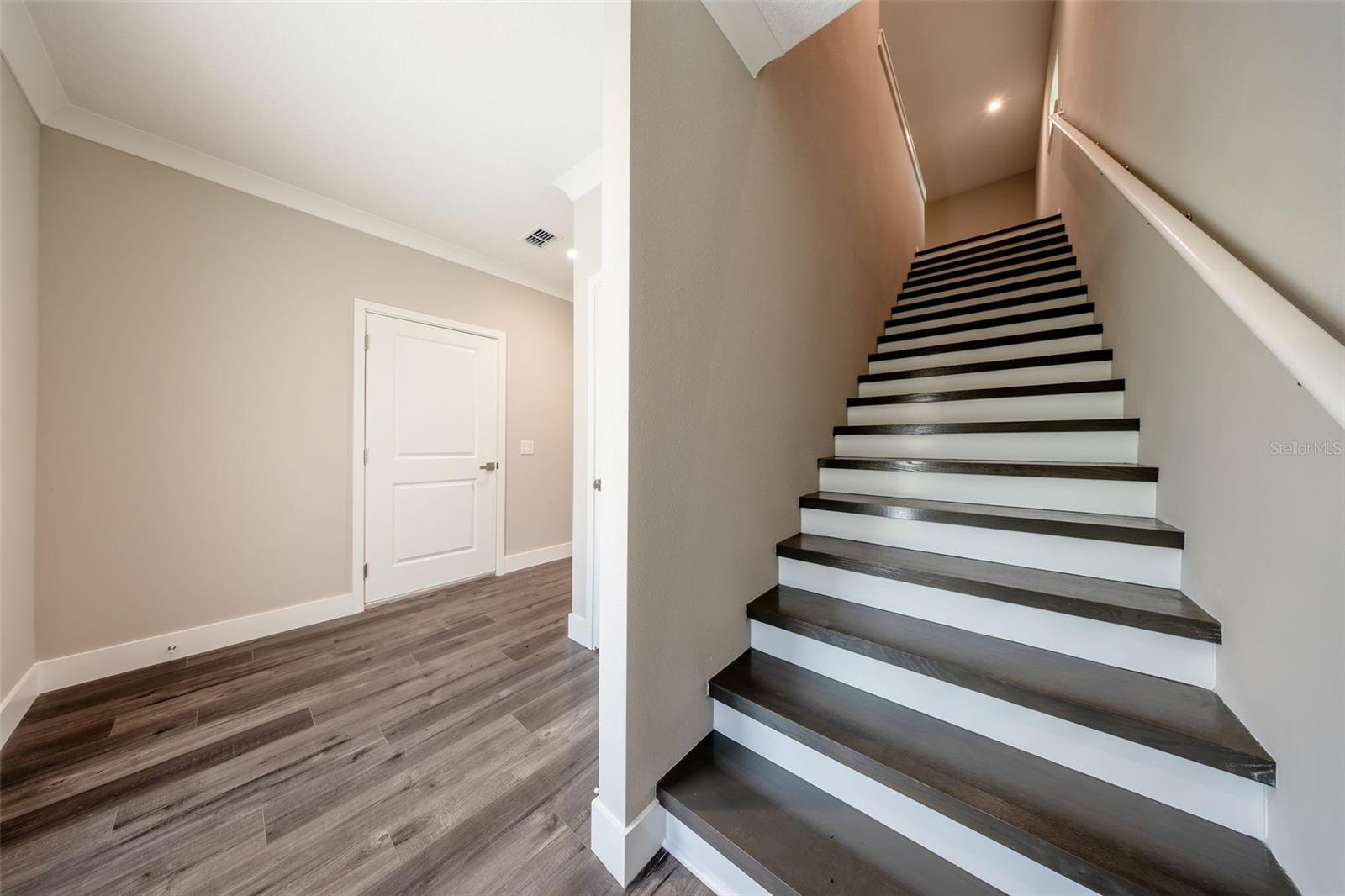 Image 24 of 47 For 310 Mitnik Drive