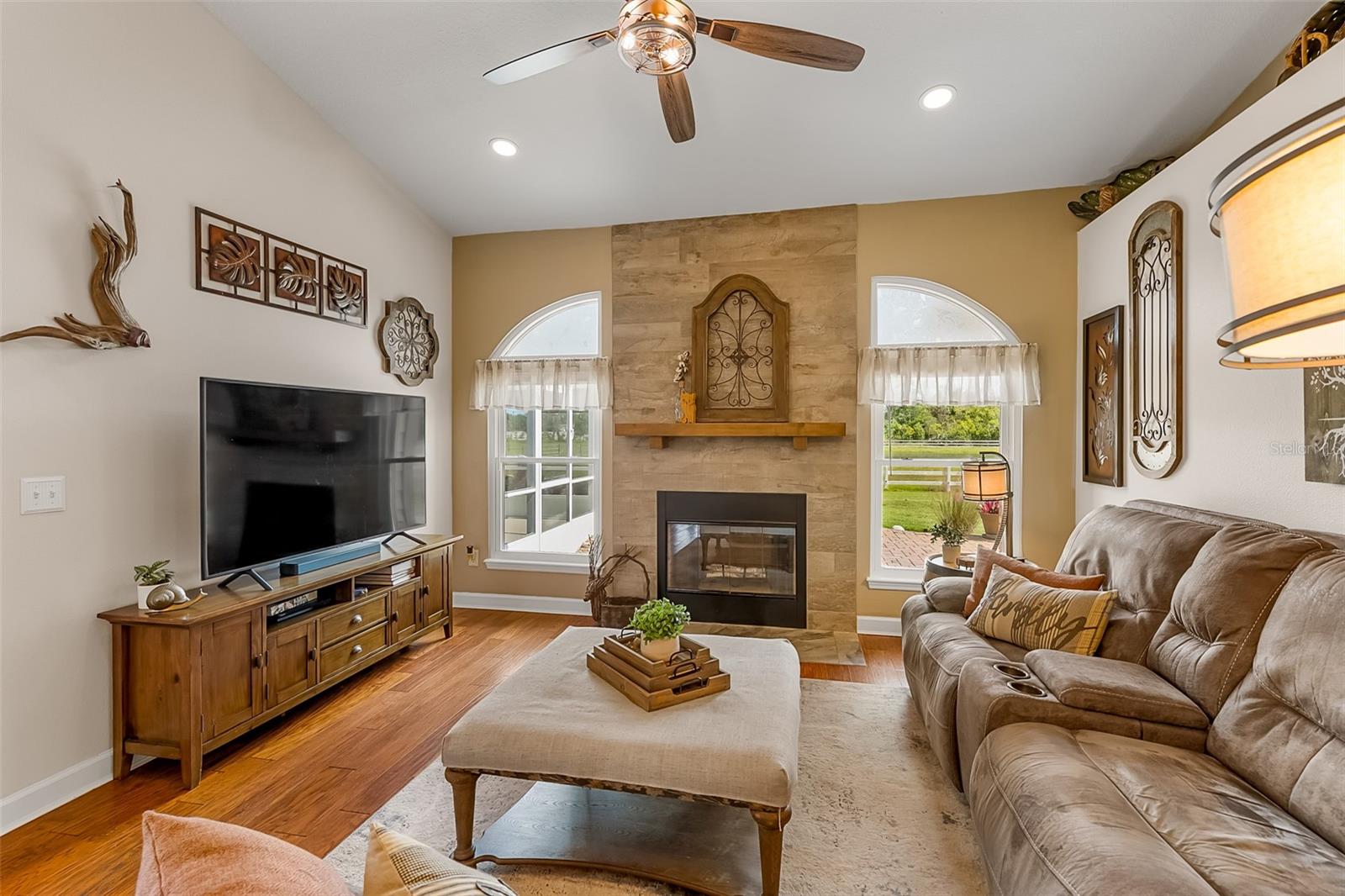 Image 14 of 94 For 620 Willow Pond Lane