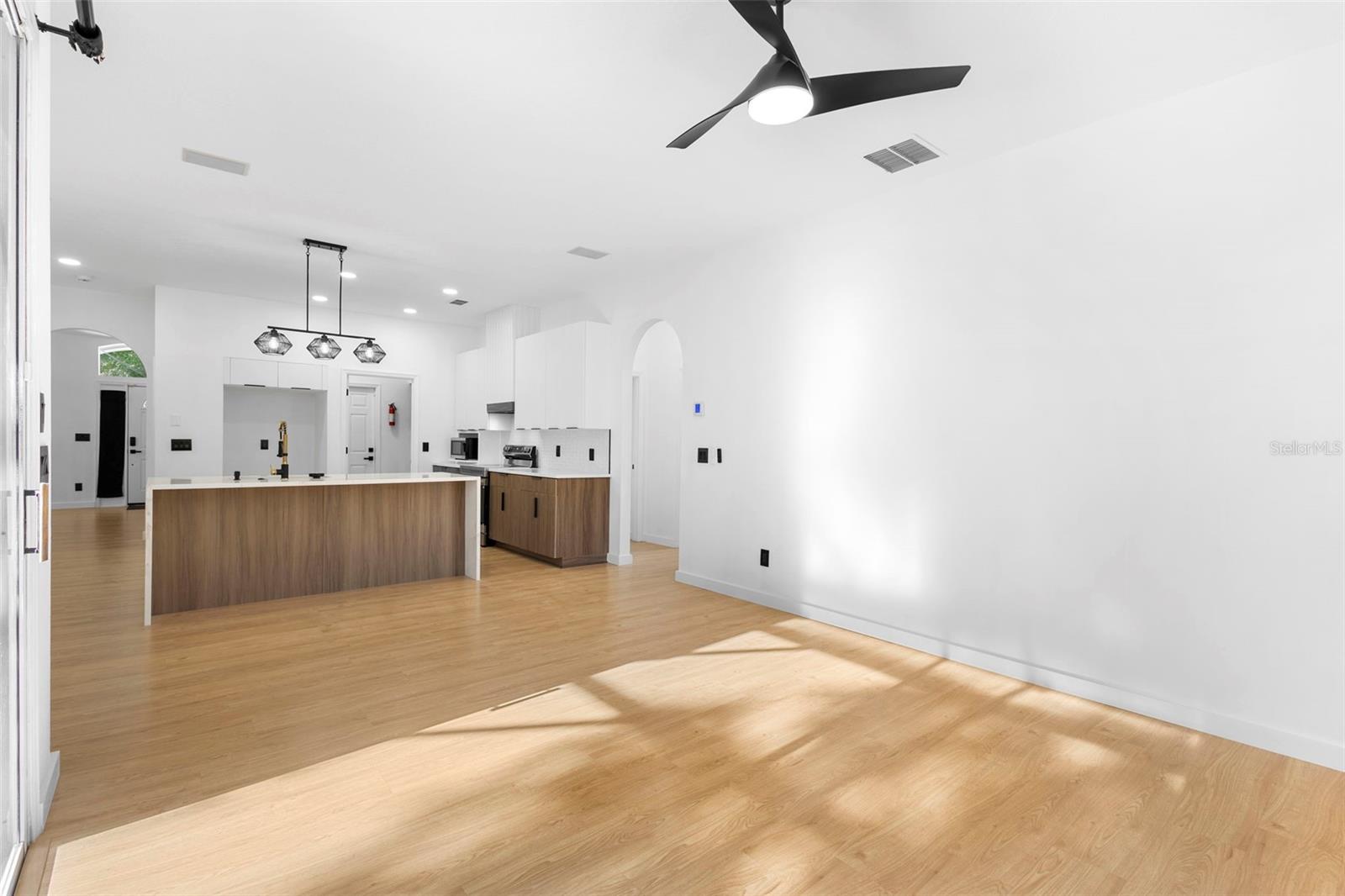 Image 17 of 48 For 5173 Jetsail Drive