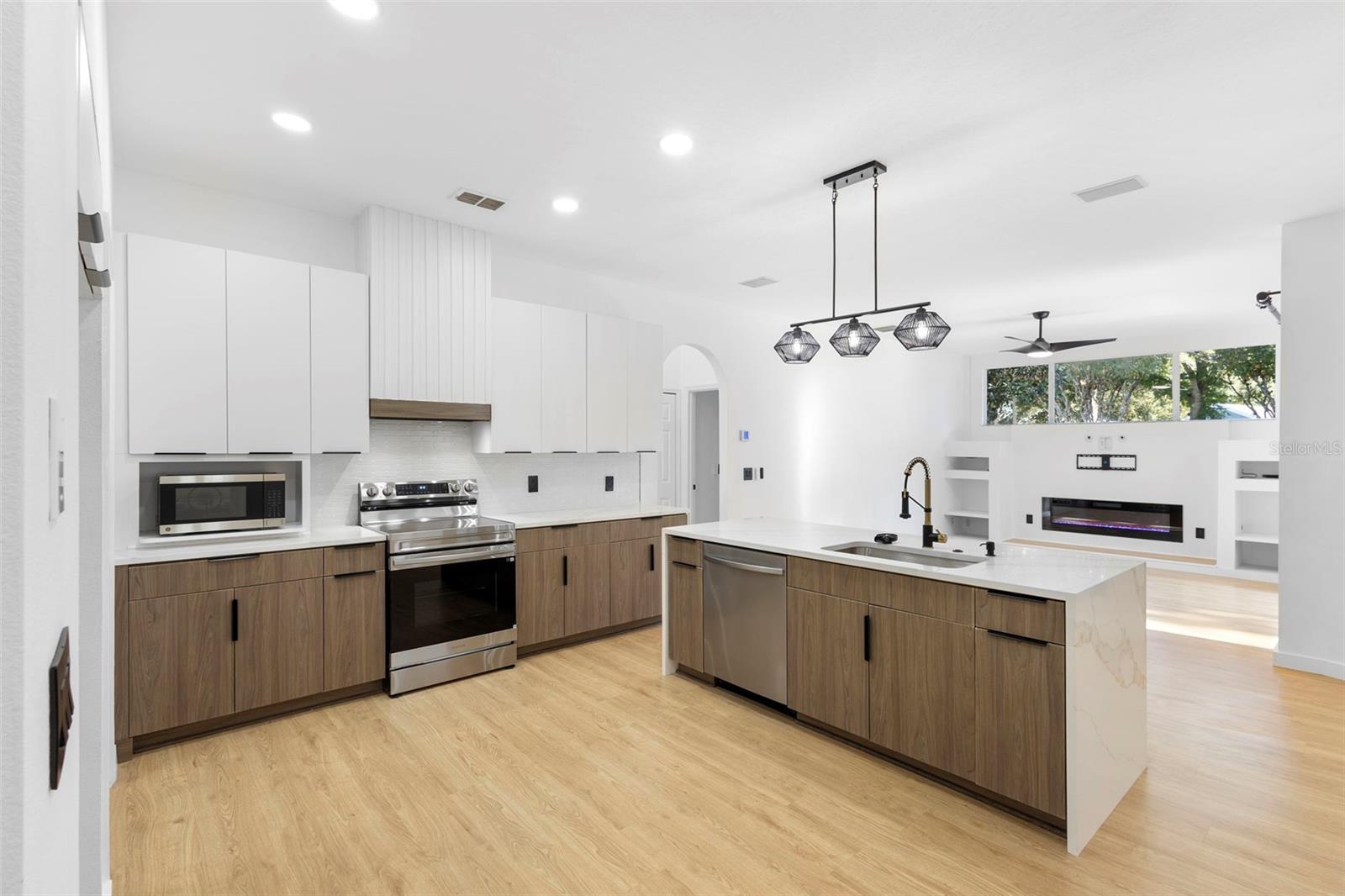 Image 8 of 48 For 5173 Jetsail Drive