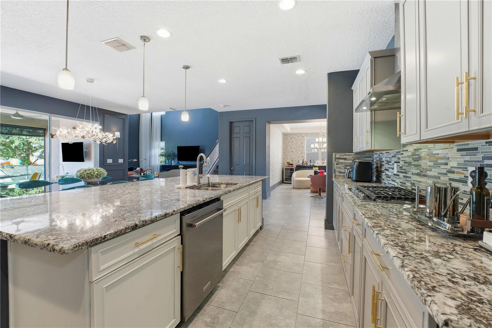 Image 15 of 70 For 626 Oxford Chase Drive