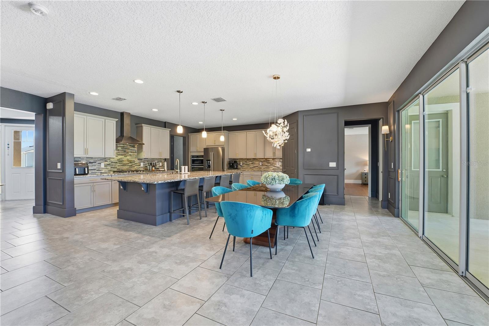 Image 17 of 70 For 626 Oxford Chase Drive