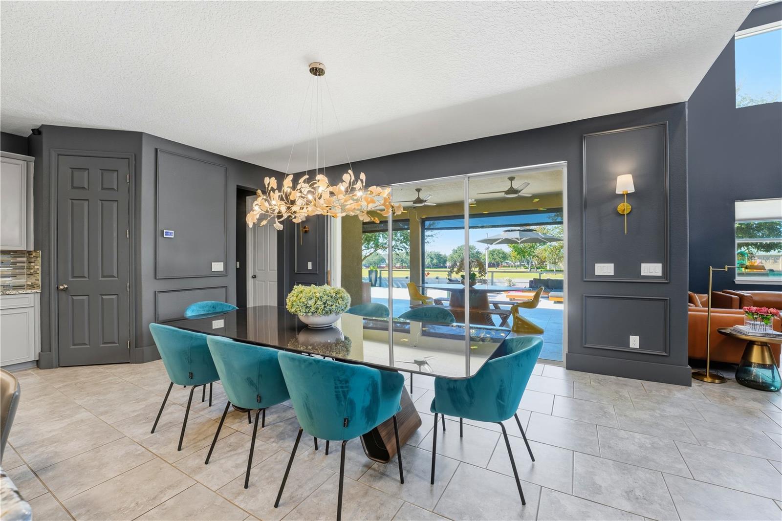 Image 19 of 70 For 626 Oxford Chase Drive