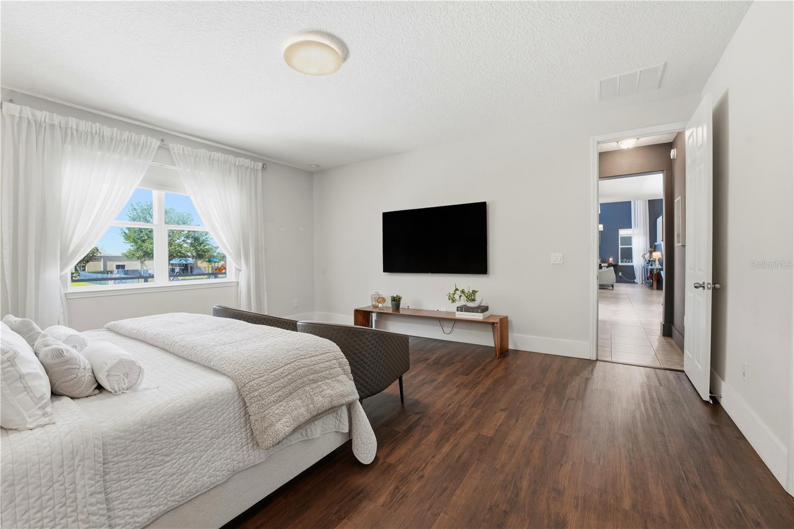 Image 31 of 70 For 626 Oxford Chase Drive