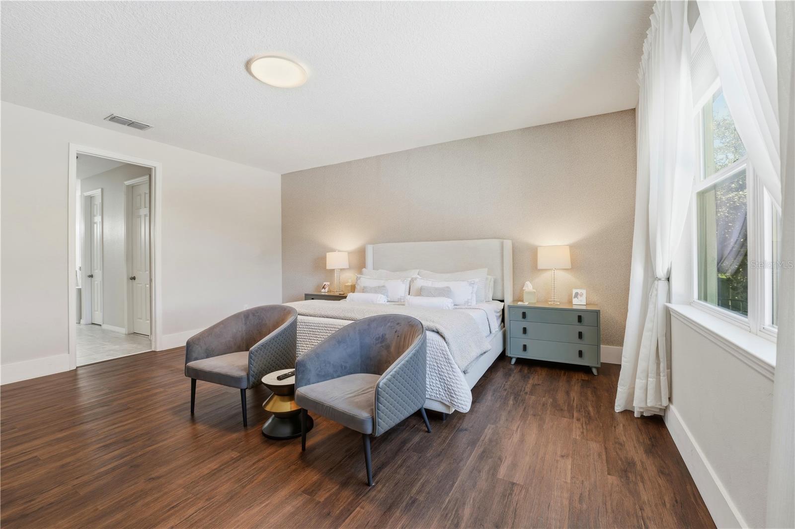 Image 32 of 70 For 626 Oxford Chase Drive