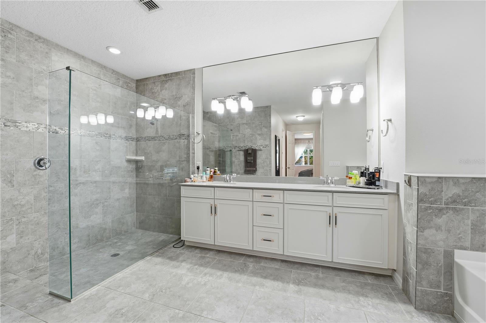 Image 49 of 70 For 626 Oxford Chase Drive