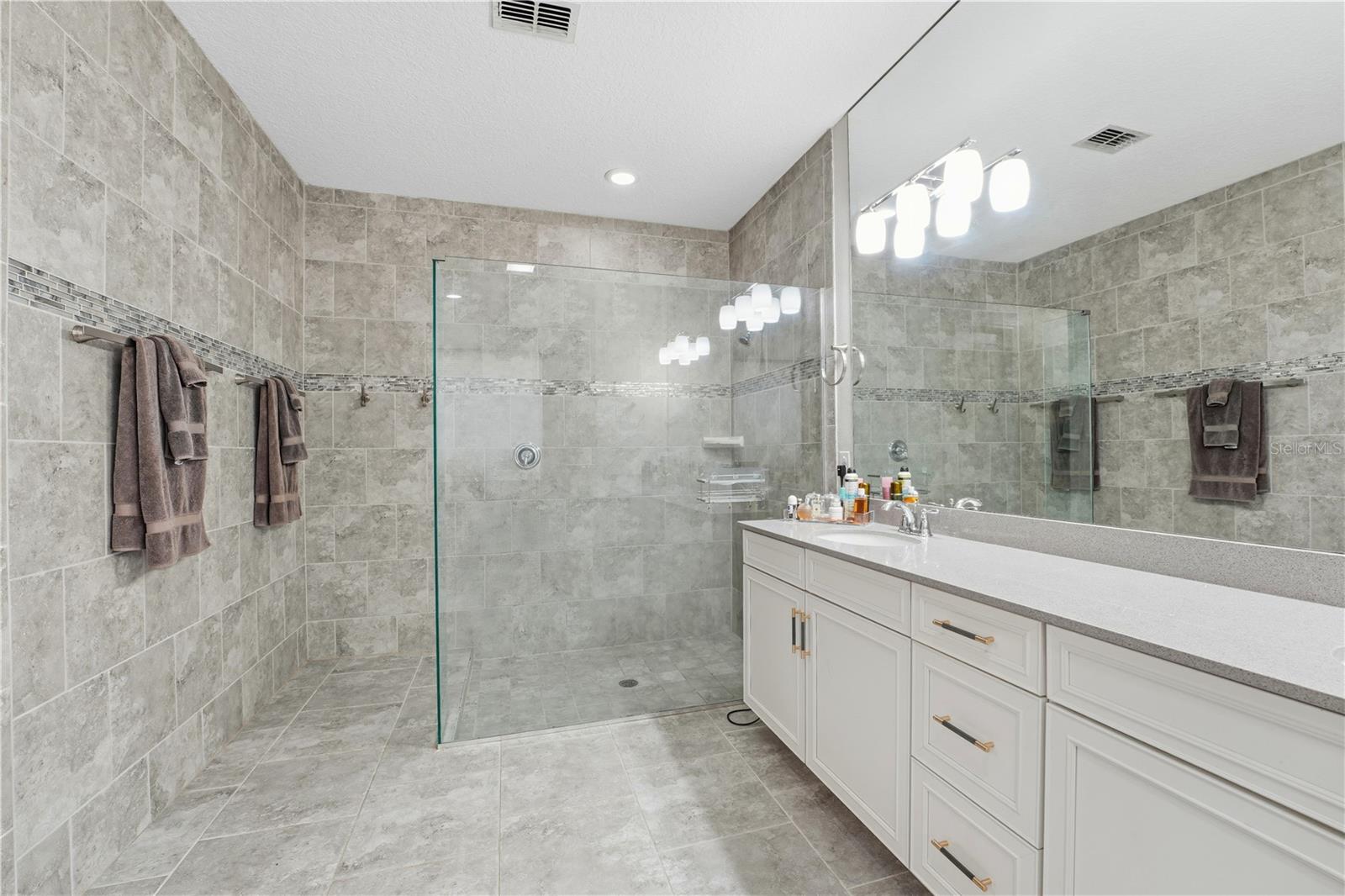 Image 50 of 70 For 626 Oxford Chase Drive