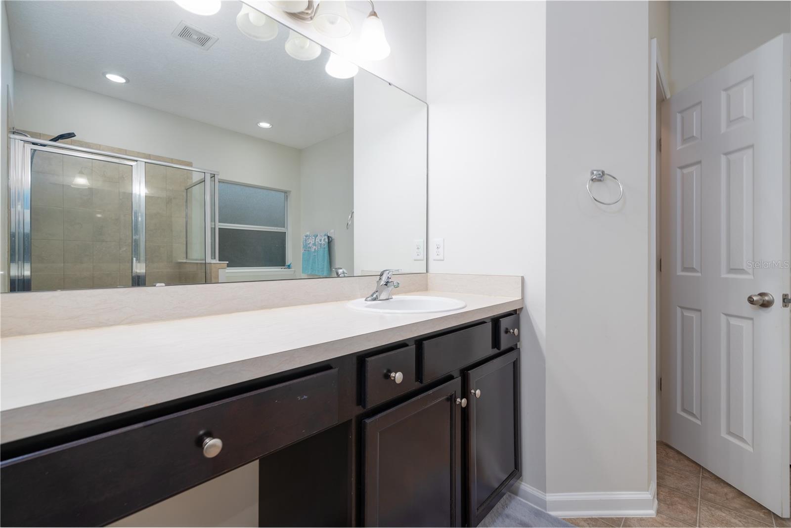 Image 23 of 41 For 415 New England Drive