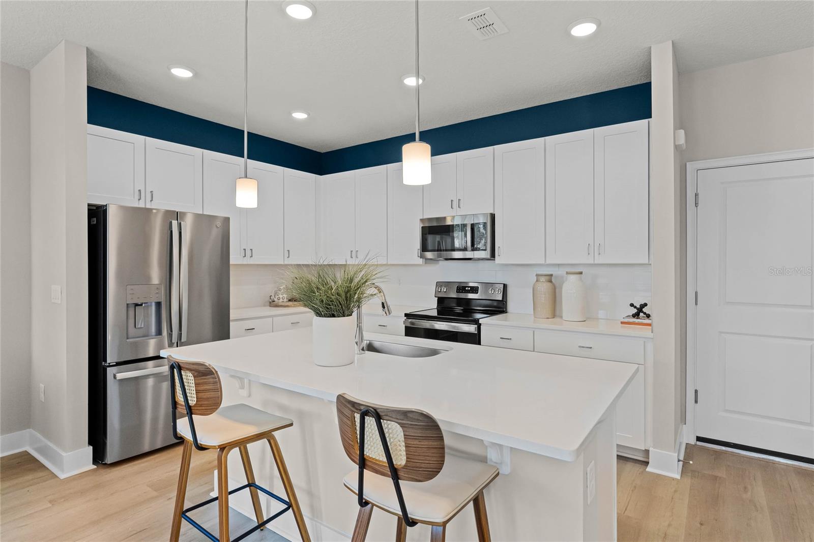 Image 10 of 72 For 6937 Five Oaks Drive