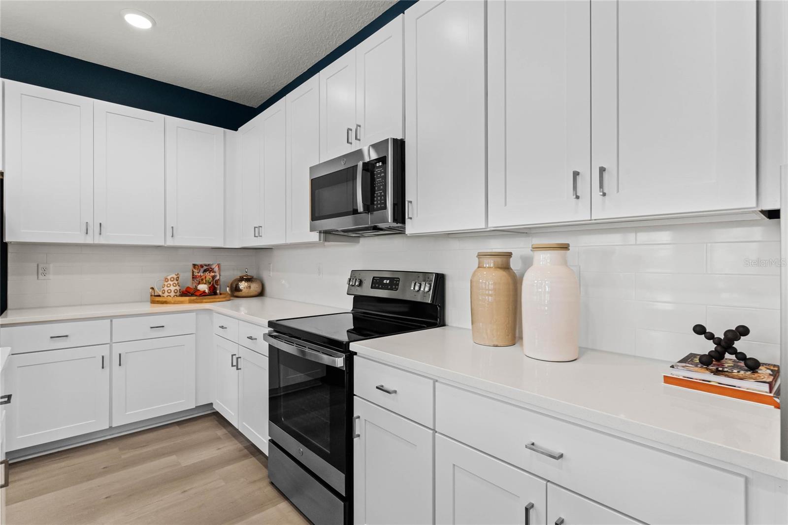 Image 11 of 72 For 6937 Five Oaks Drive