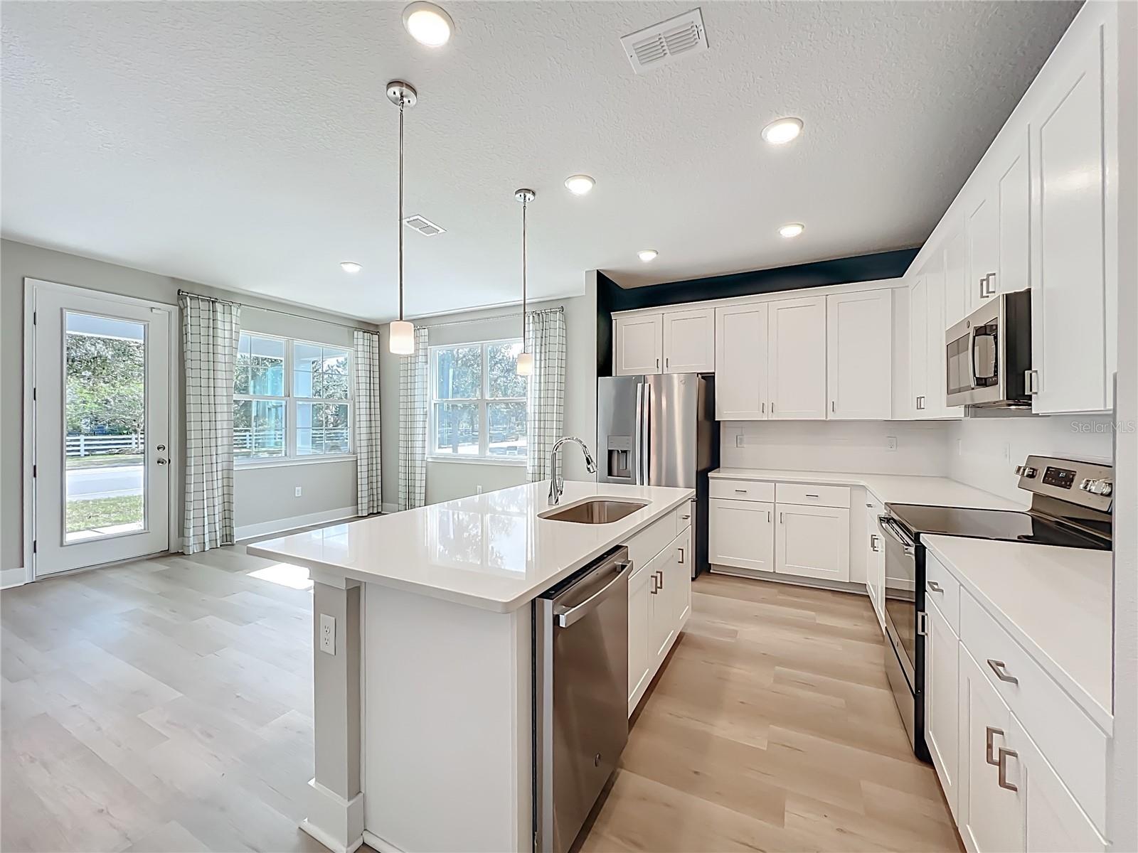 Image 14 of 72 For 6937 Five Oaks Drive