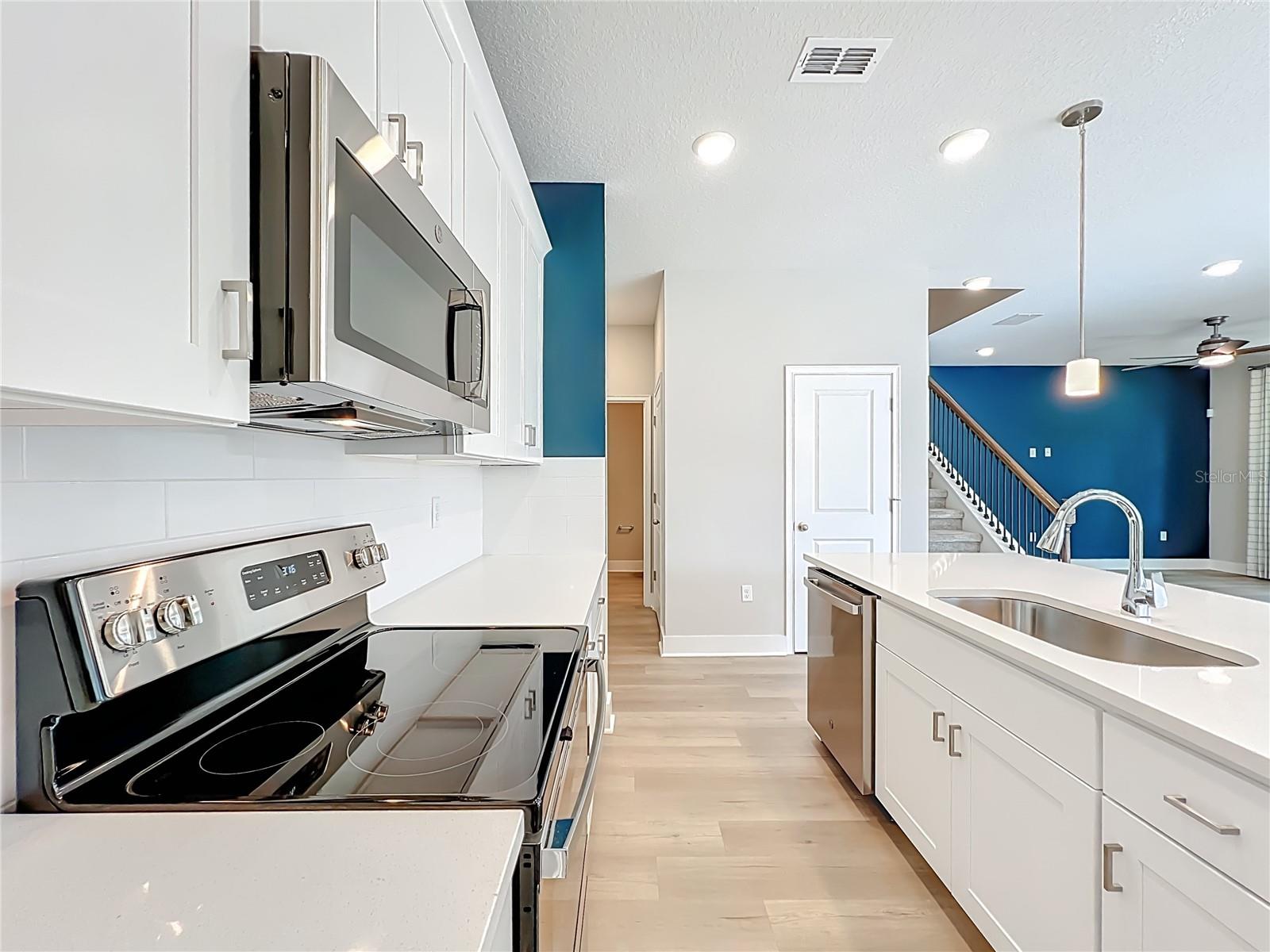 Image 18 of 72 For 6937 Five Oaks Drive