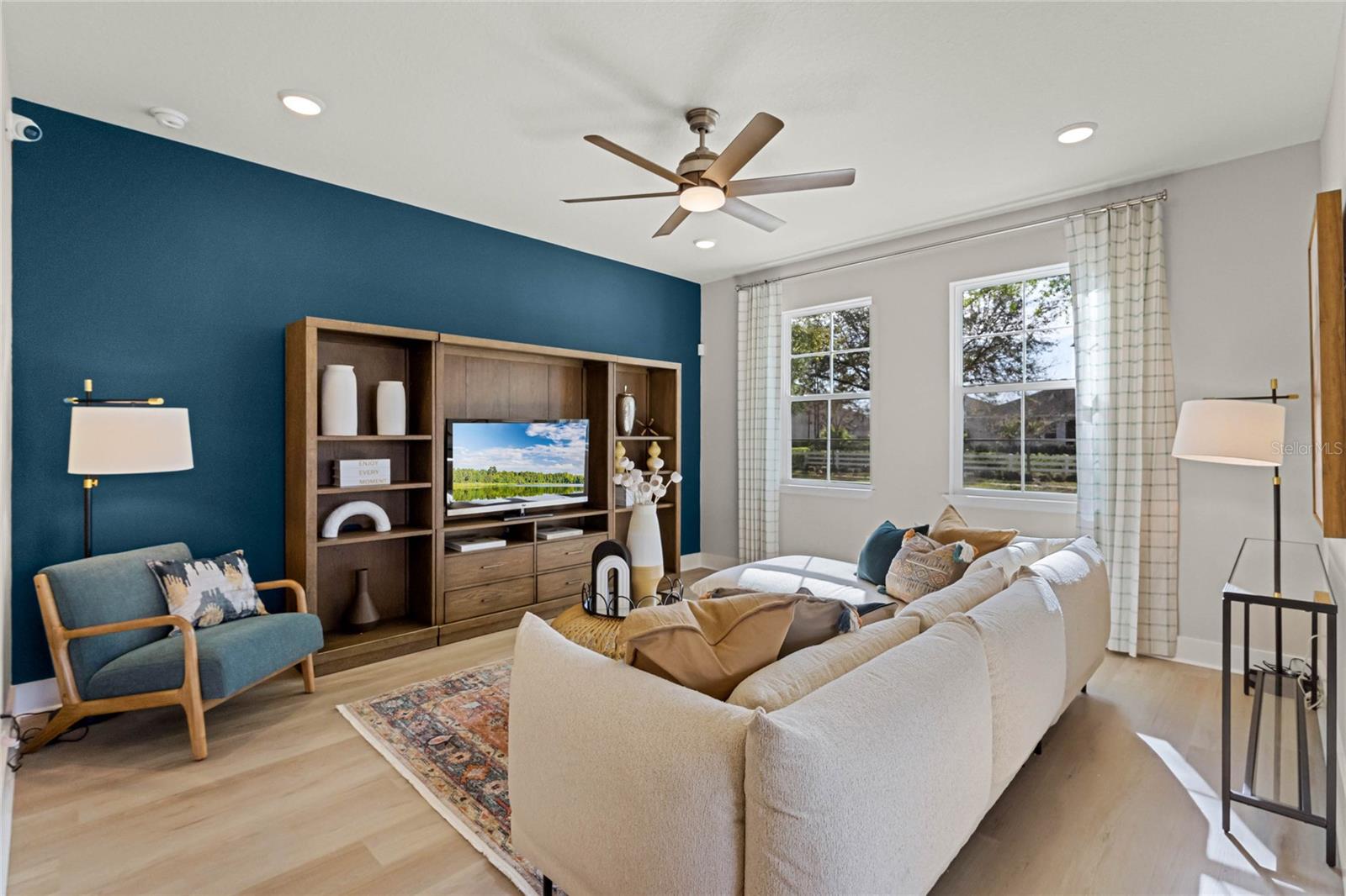 Image 19 of 72 For 6937 Five Oaks Drive