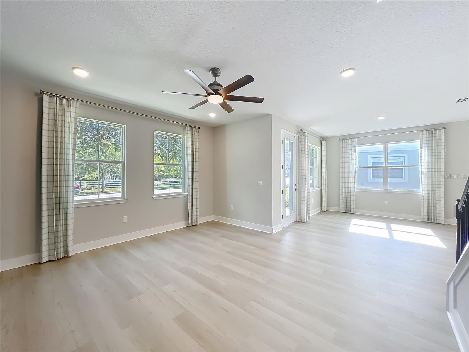 Image 27 of 72 For 6937 Five Oaks Drive