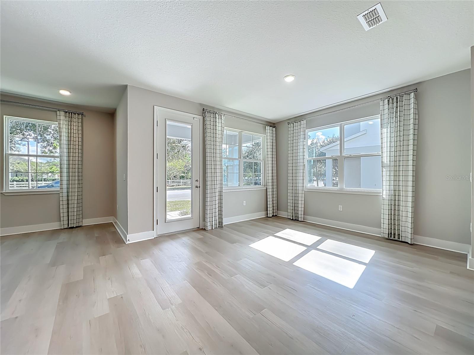 Image 5 of 72 For 6937 Five Oaks Drive