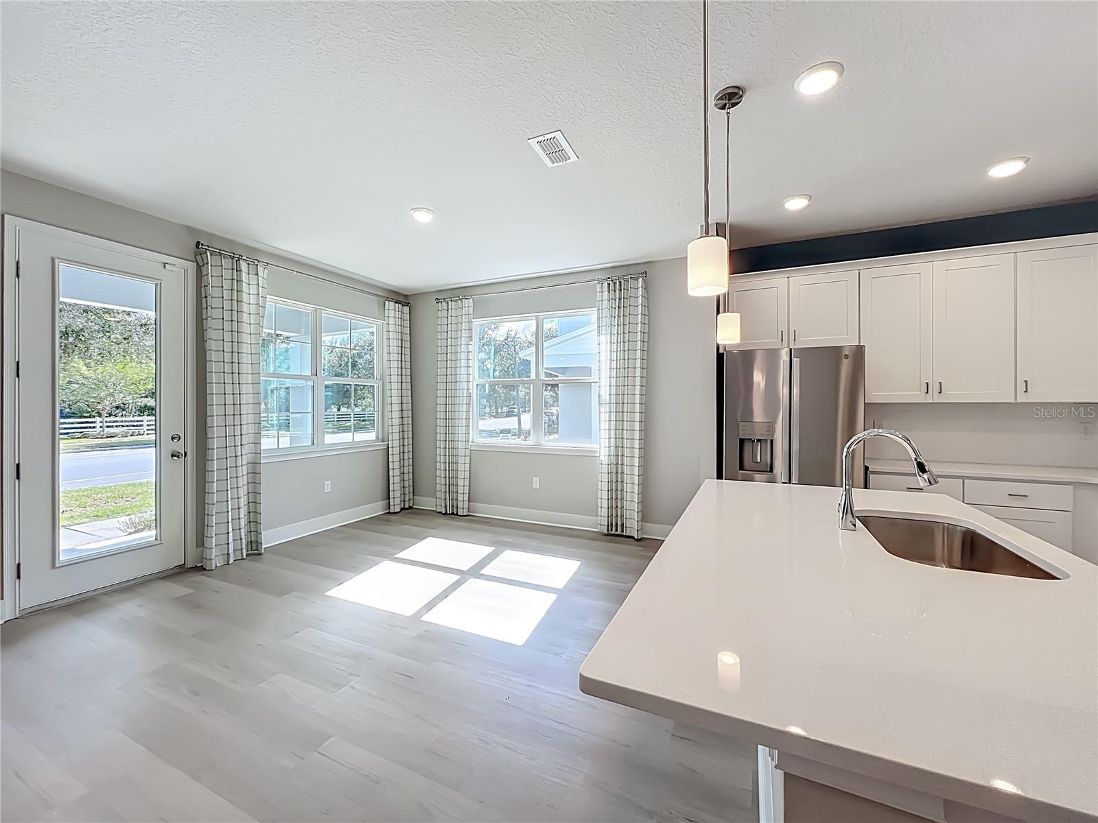 Image 6 of 72 For 6937 Five Oaks Drive