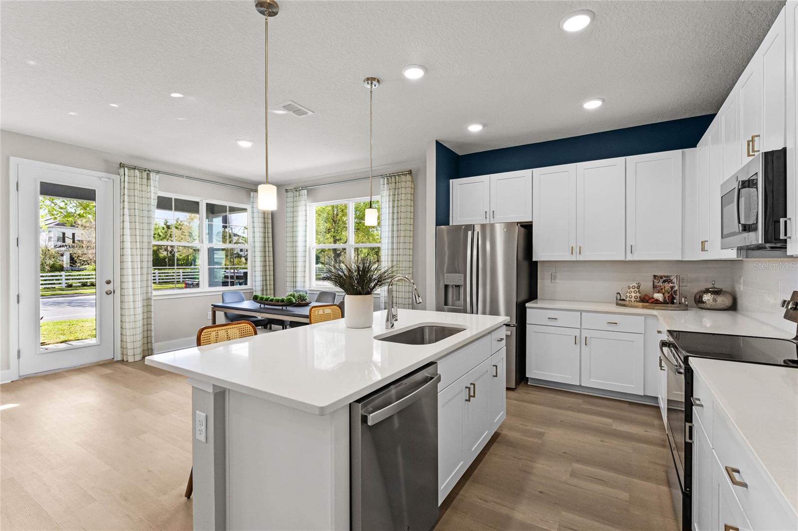 Image 7 of 72 For 6937 Five Oaks Drive