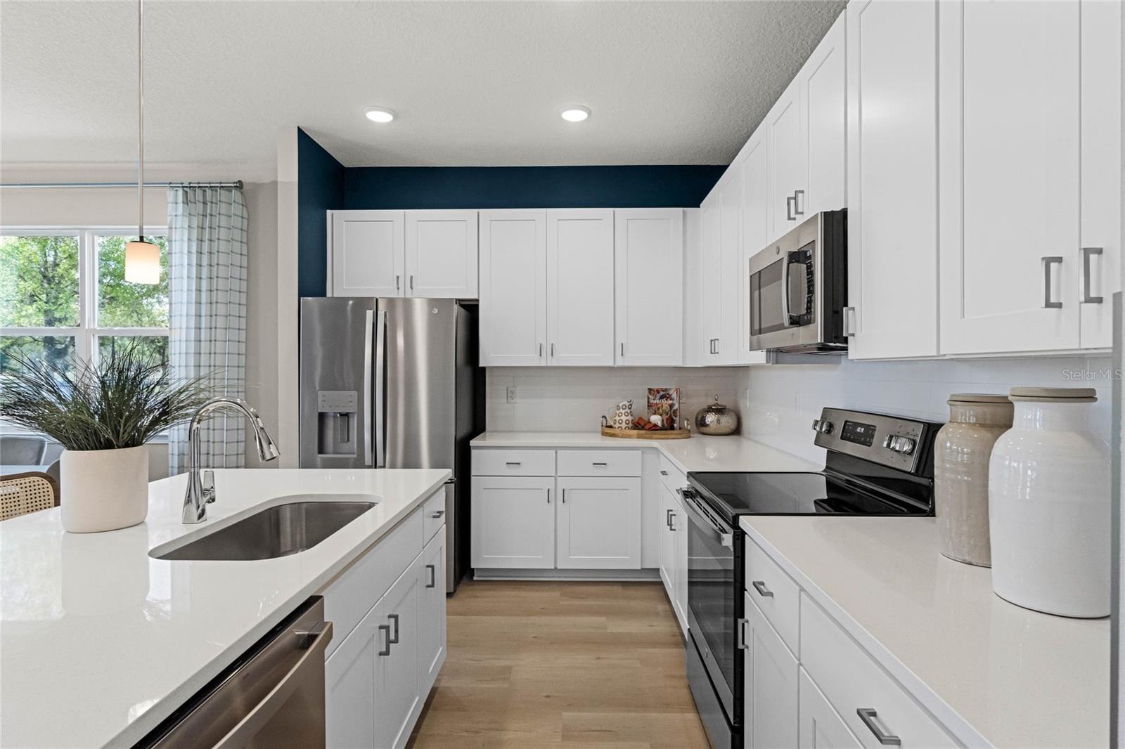 Image 8 of 72 For 6937 Five Oaks Drive