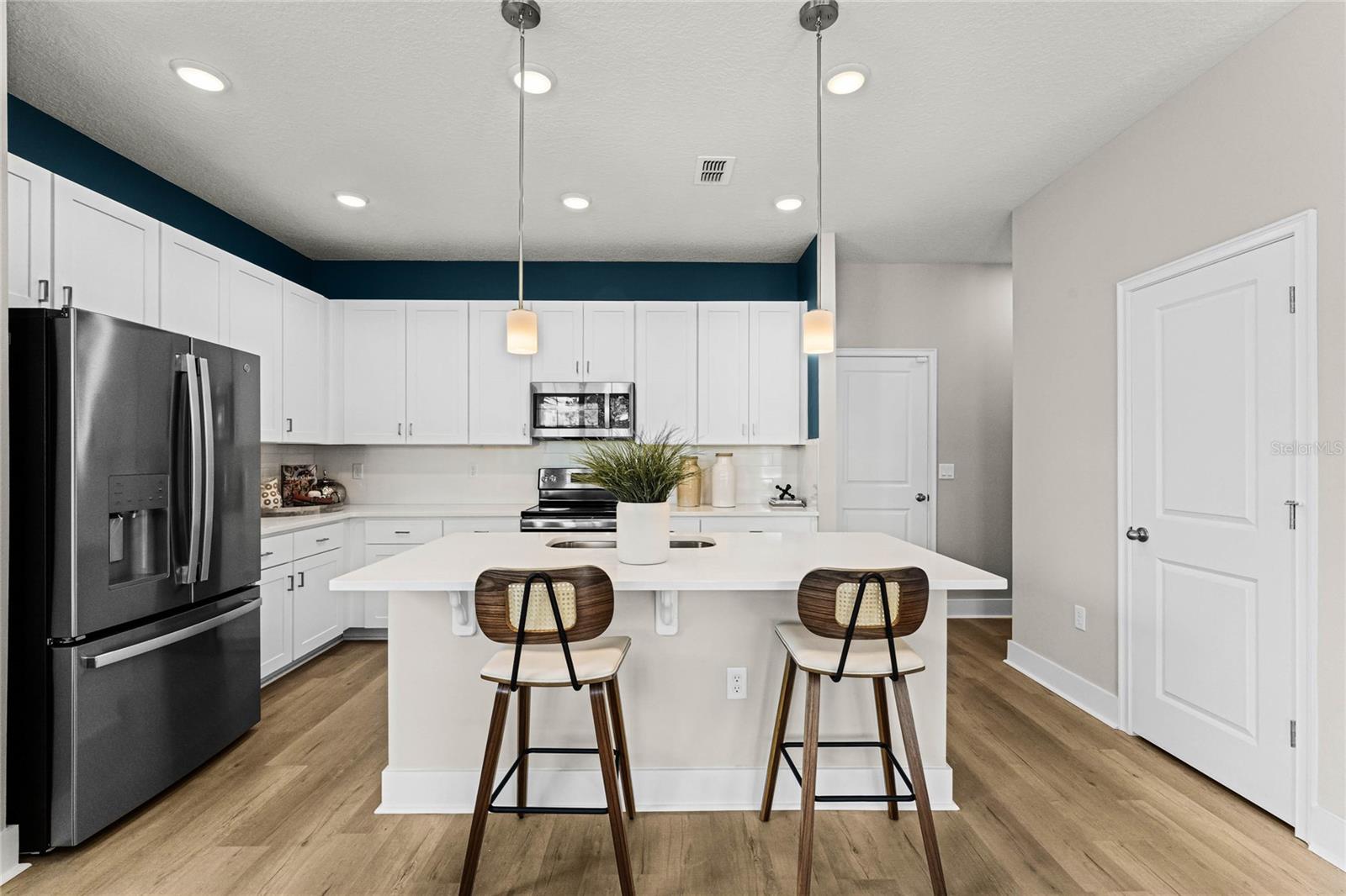 Image 9 of 72 For 6937 Five Oaks Drive