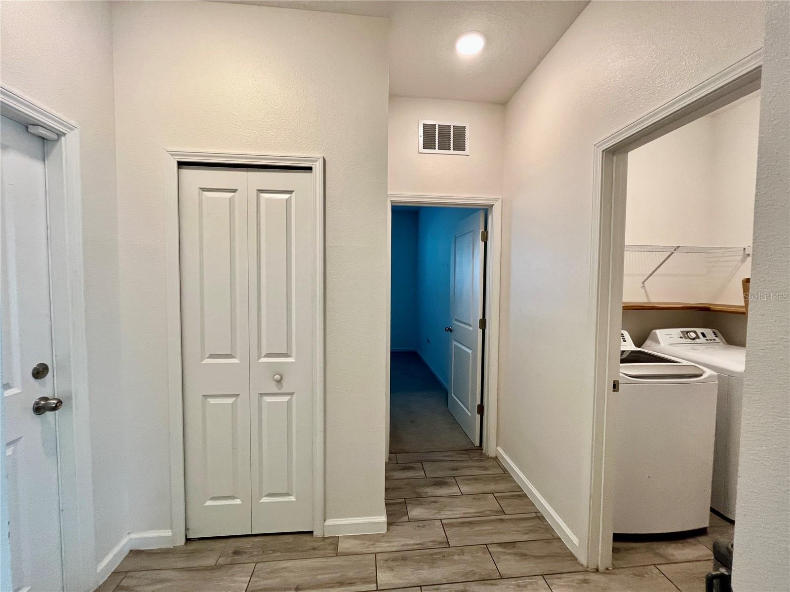 Image 19 of 35 For 421 Disa Dr.