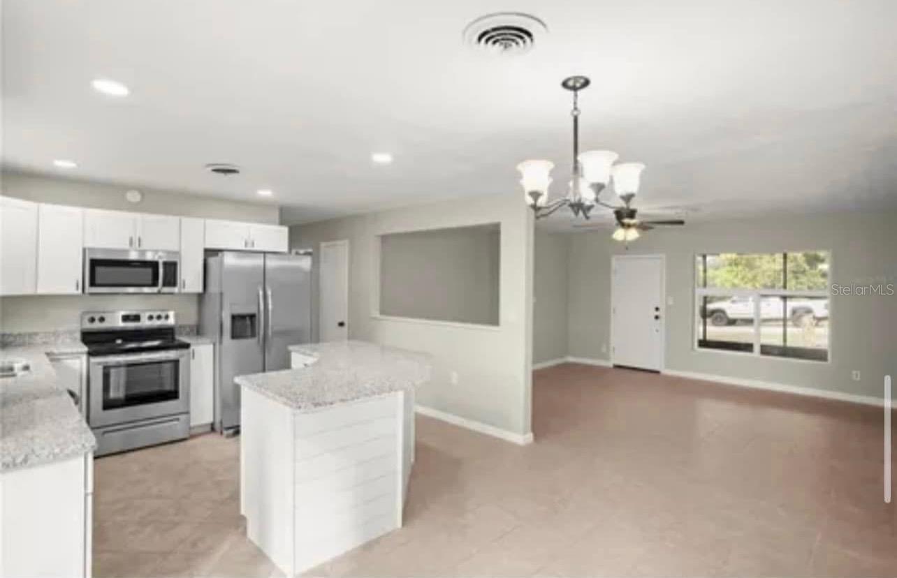 Image 4 of 17 For 206 18th Place