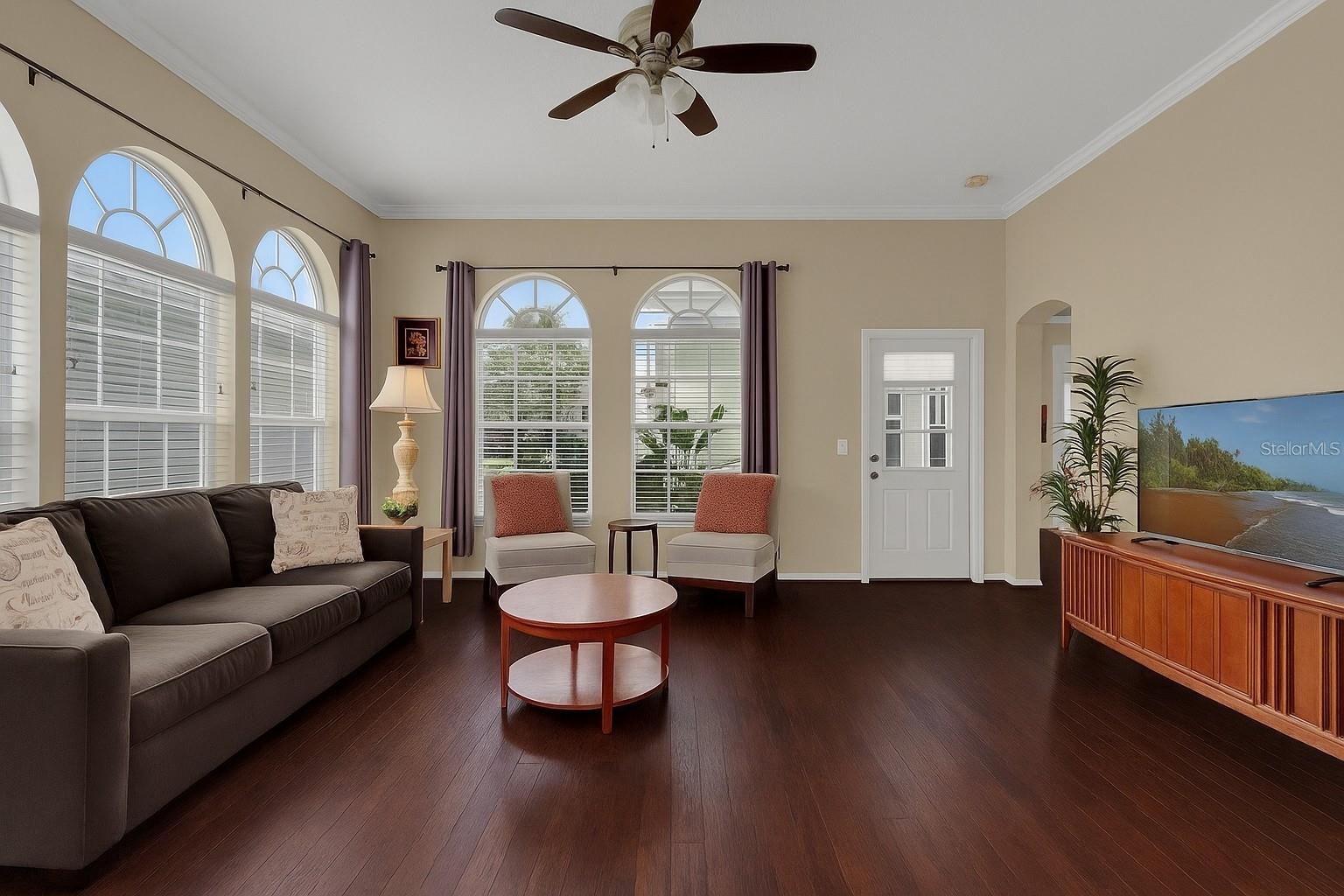 Image 11 of 28 For 604 Nadina Place