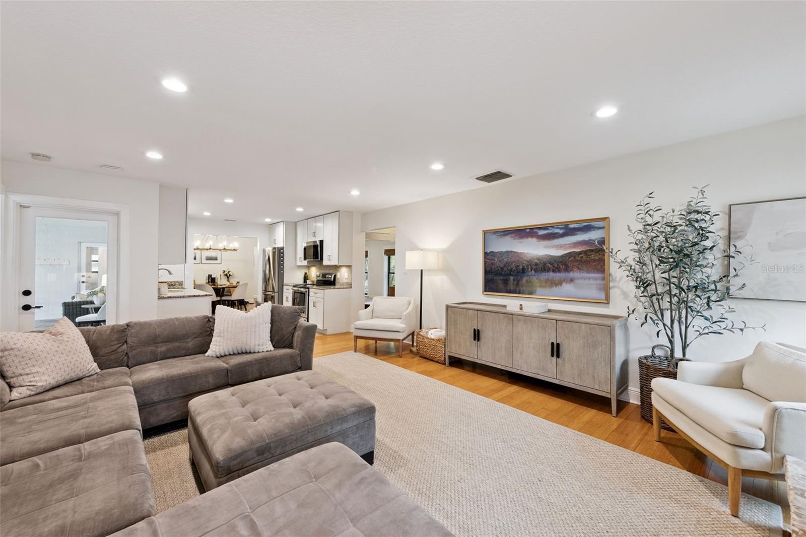 Image 11 of 36 For 4019 Quenita Drive