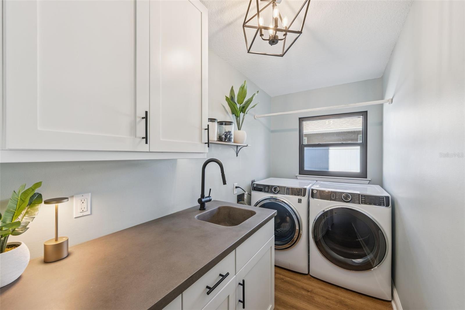 Image 27 of 36 For 4019 Quenita Drive