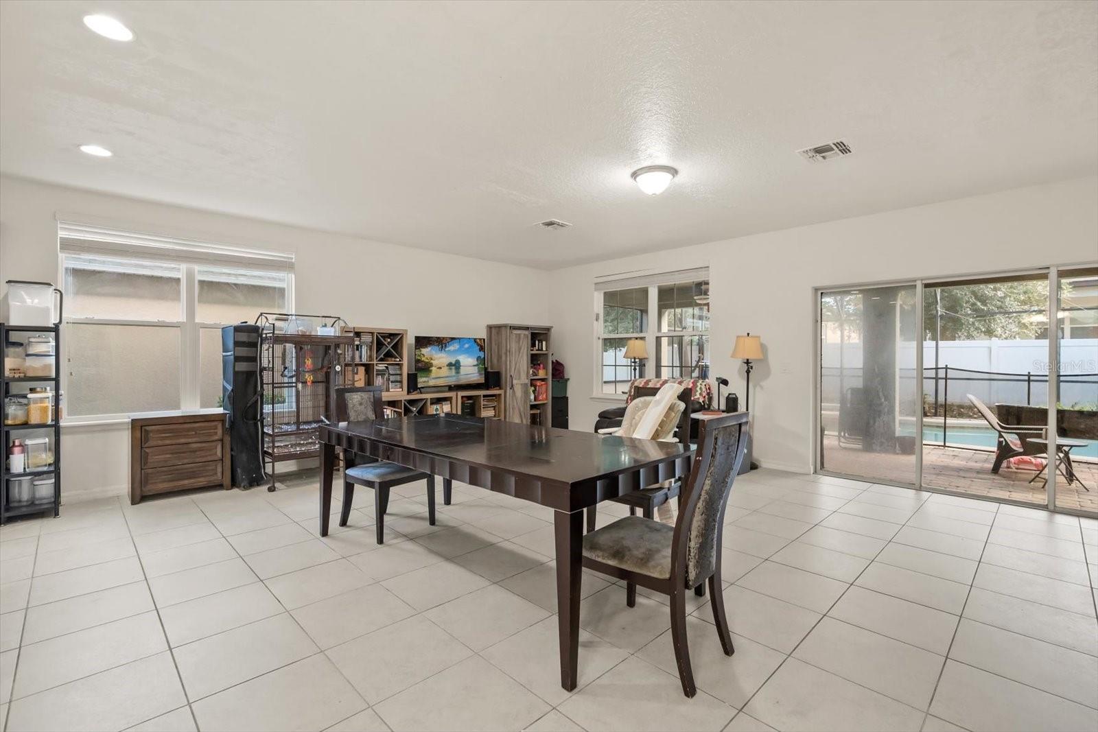 Image 18 of 47 For 1358 Yorkshire Court