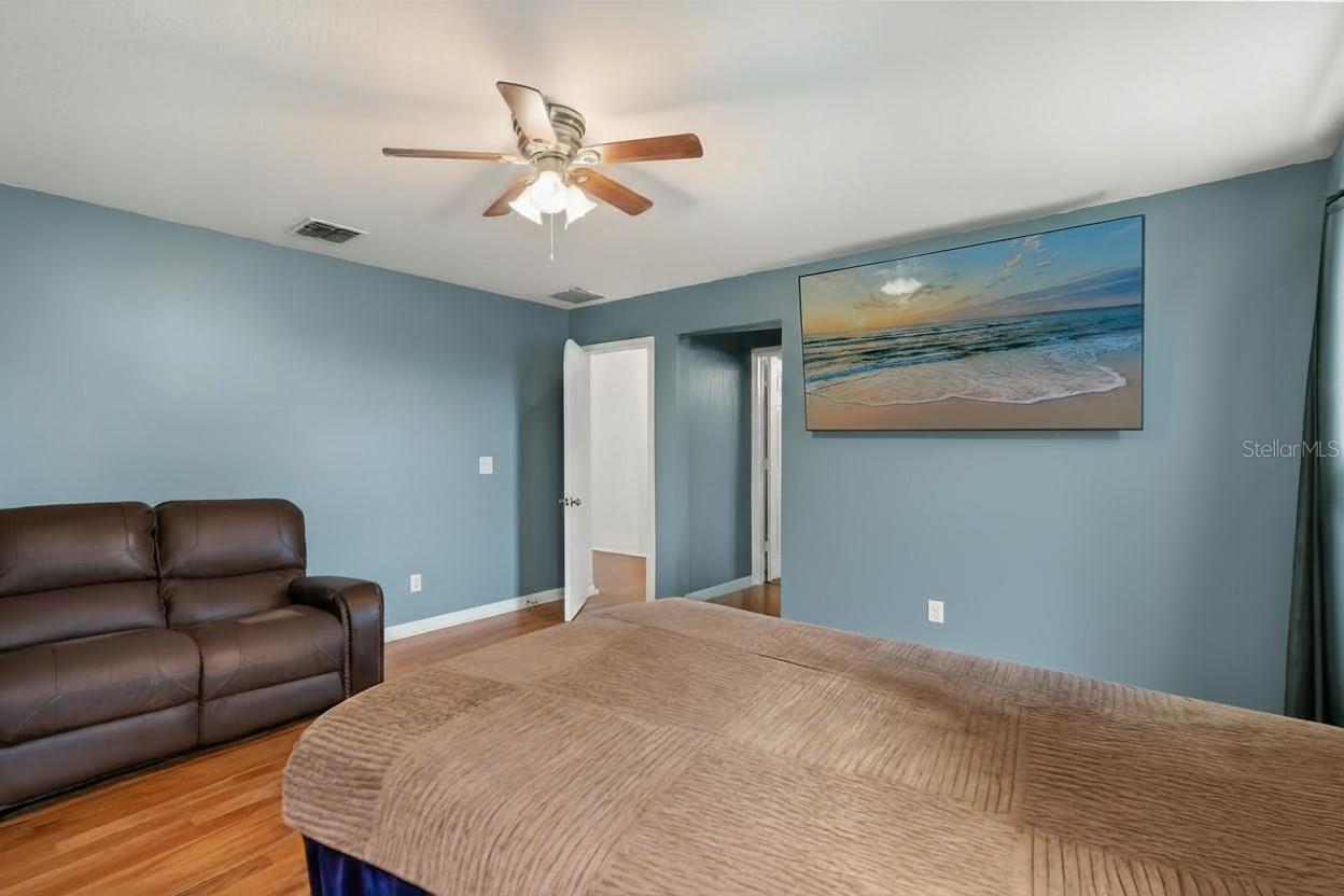 Image 33 of 47 For 1358 Yorkshire Court