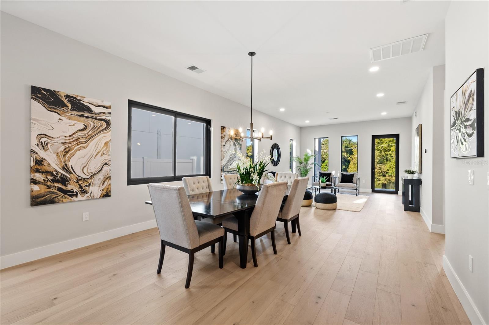 Image 11 of 60 For 921 Lake Emerald Drive