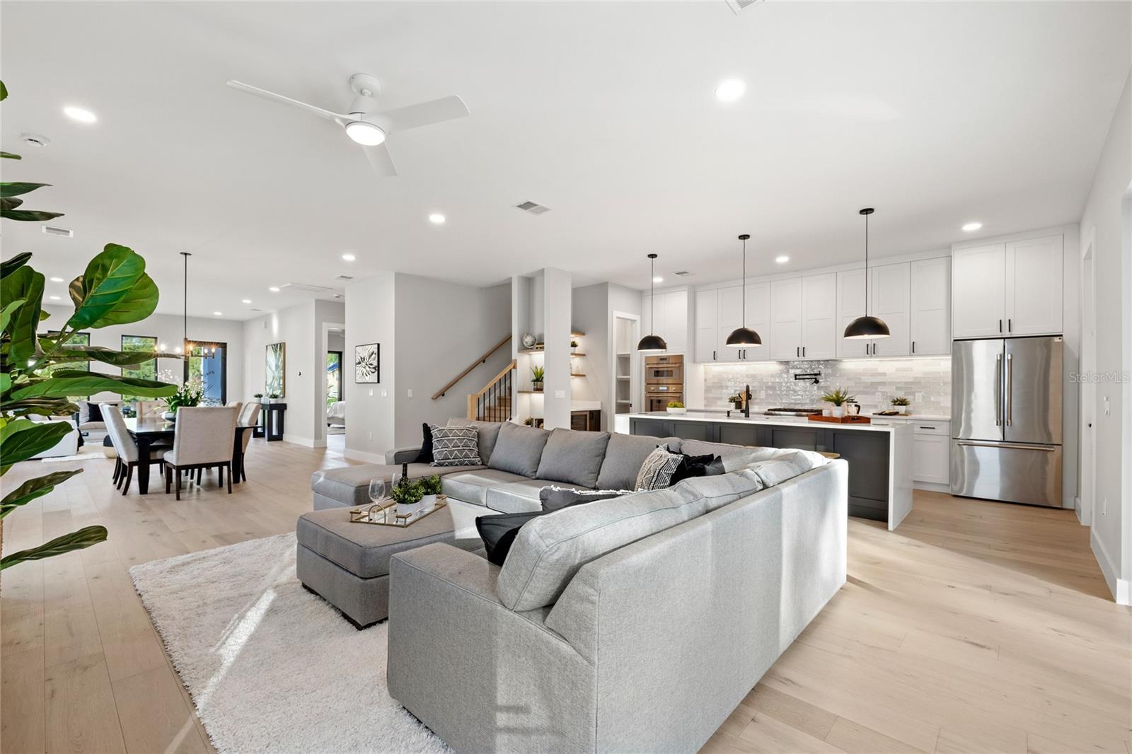 Image 12 of 60 For 921 Lake Emerald Drive