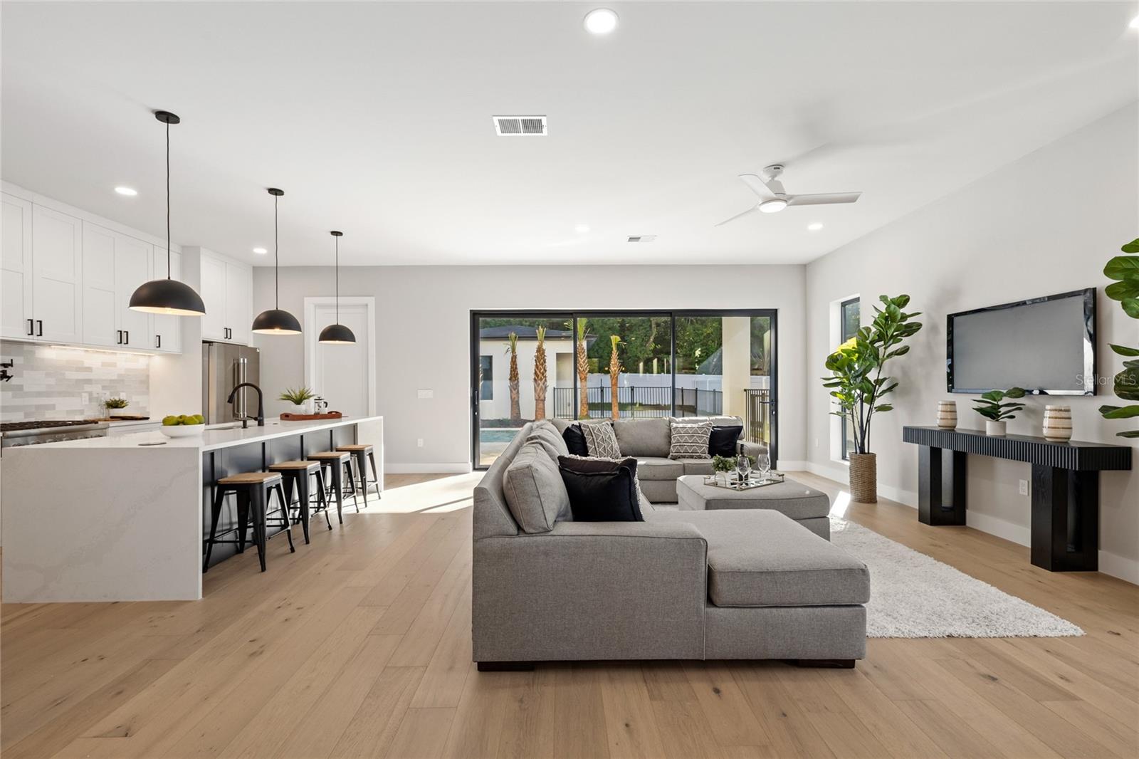 Image 14 of 60 For 921 Lake Emerald Drive