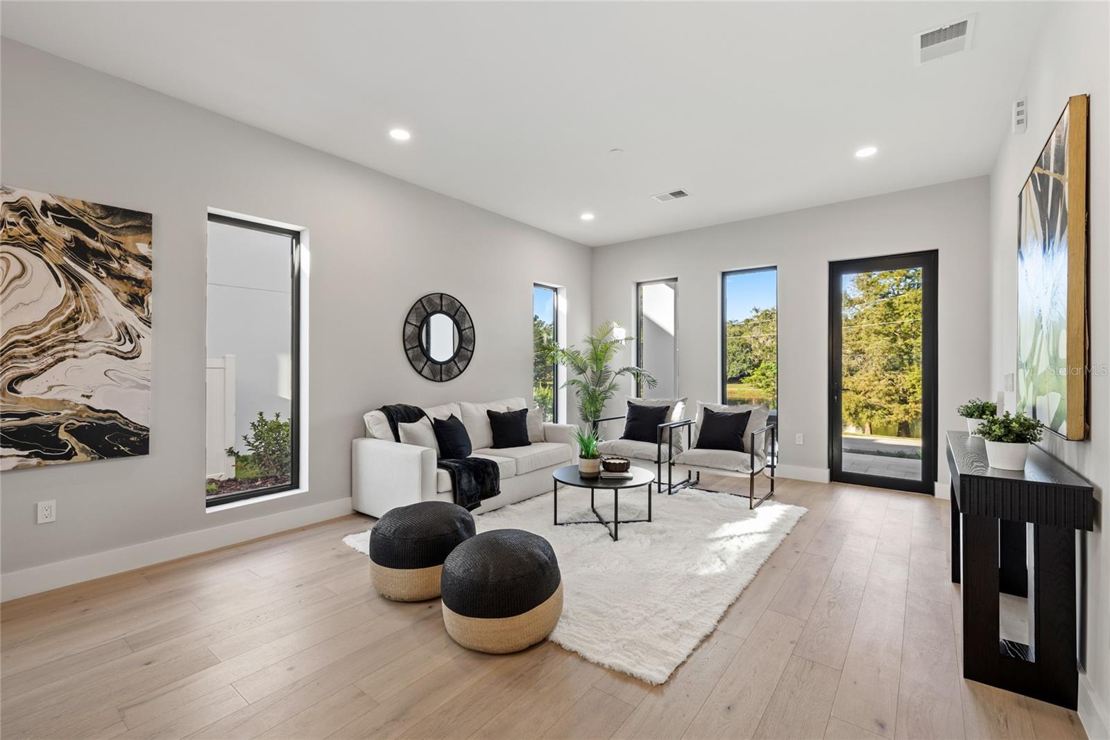 Image 17 of 60 For 921 Lake Emerald Drive