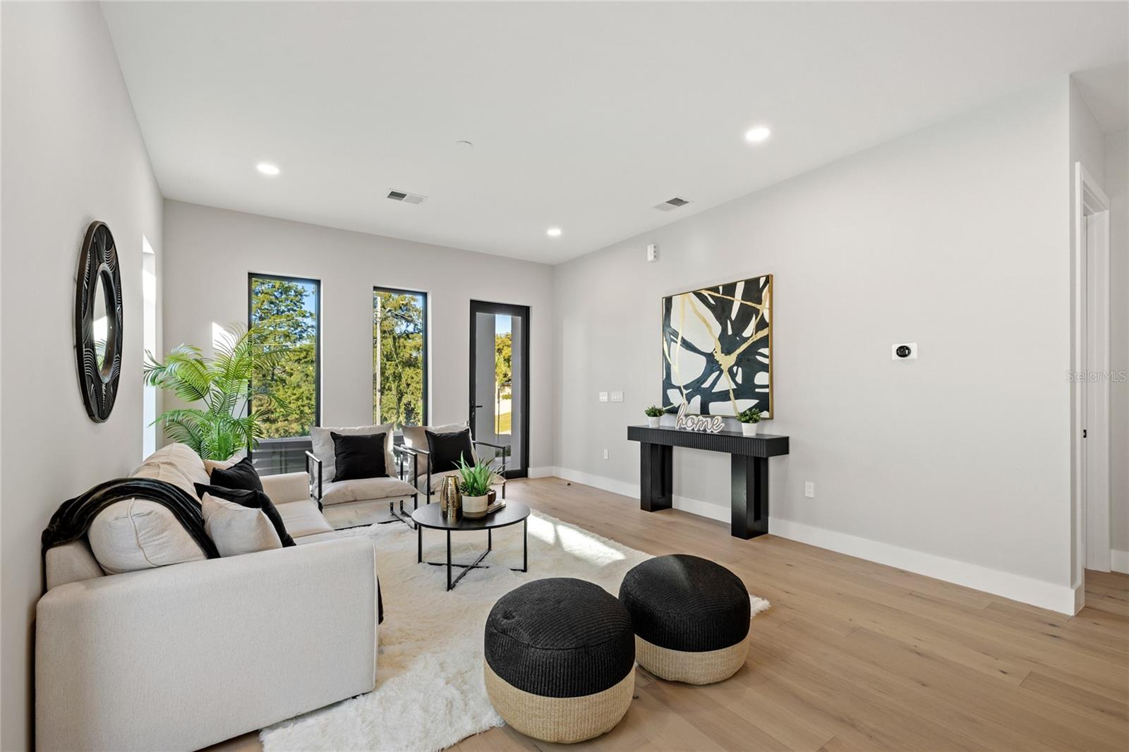 Image 18 of 60 For 921 Lake Emerald Drive