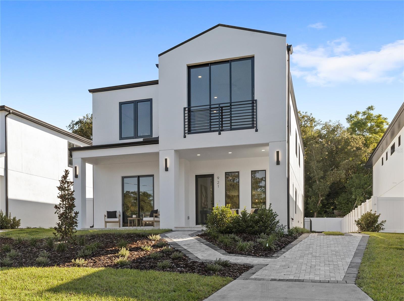 Image 2 of 60 For 921 Lake Emerald Drive