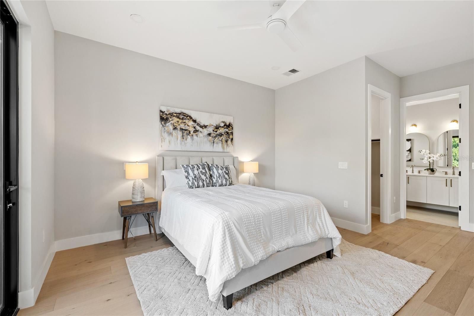 Image 20 of 60 For 921 Lake Emerald Drive